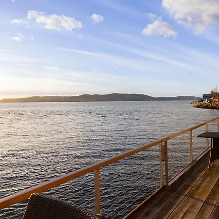 Leilighet Heimby Homes - Balcony Above The Sea