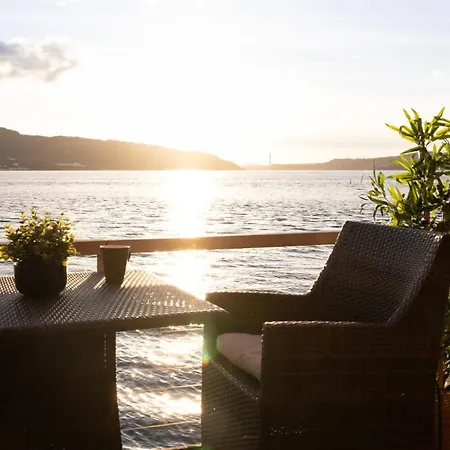 Heimby Homes - Balcony Above The Sea Leilighet *