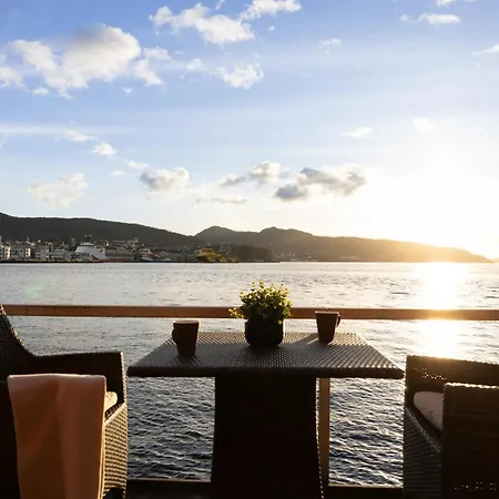 Leilighet Heimby Homes - Balcony Above The Sea *