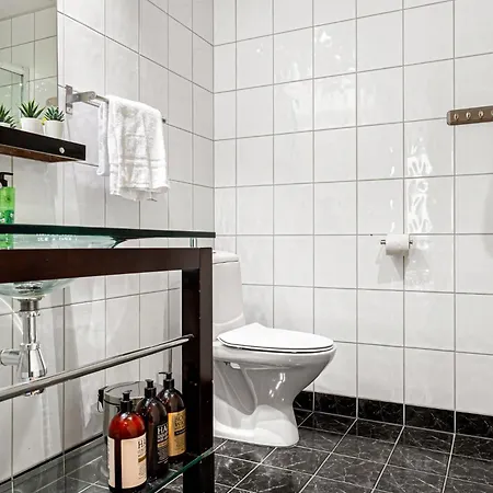 Heimby Homes - Balcony Above The Sea *