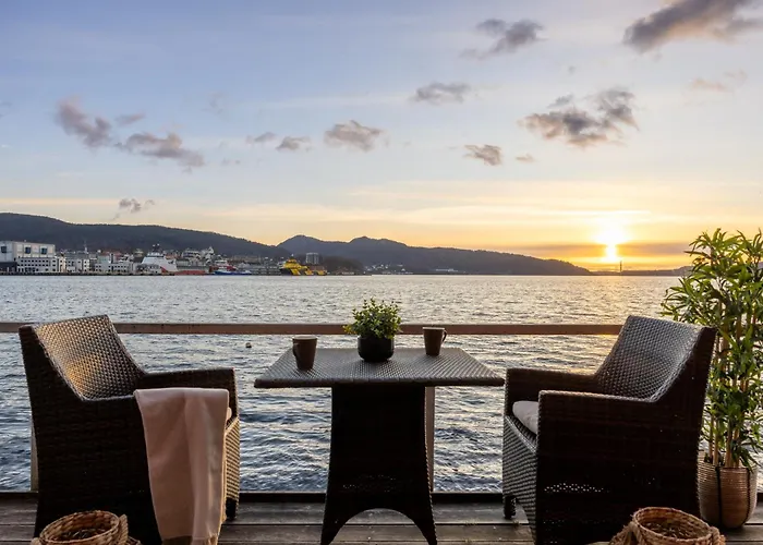 Heimby Homes - Balcony Above The Sea Апартаменты