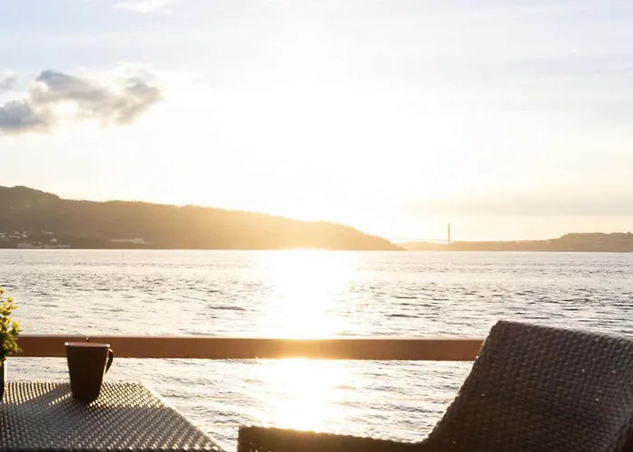 דירה Heimby Homes - Balcony Above The Sea